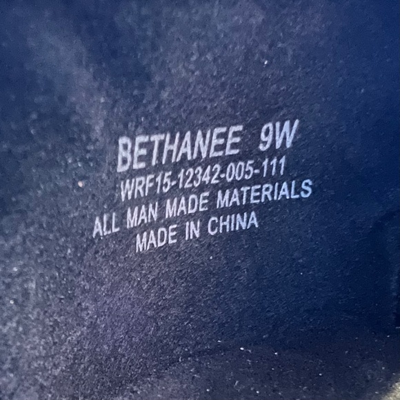 NIB/NWT🤩 |•YŮŮ•| Light & Flexible Bethanee Comfort Clogs Size 9 Wide - Picture 12 of 16